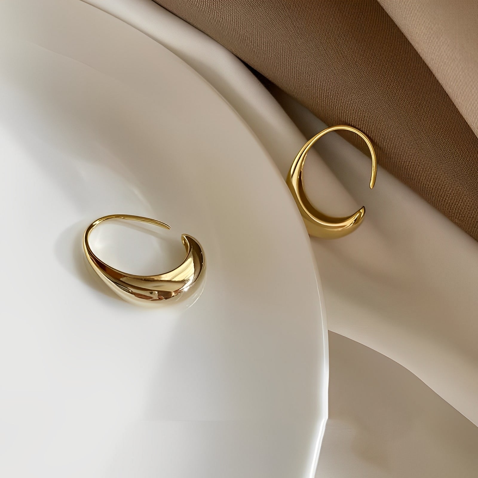 Almera – Luxus Goldene Ohrringe