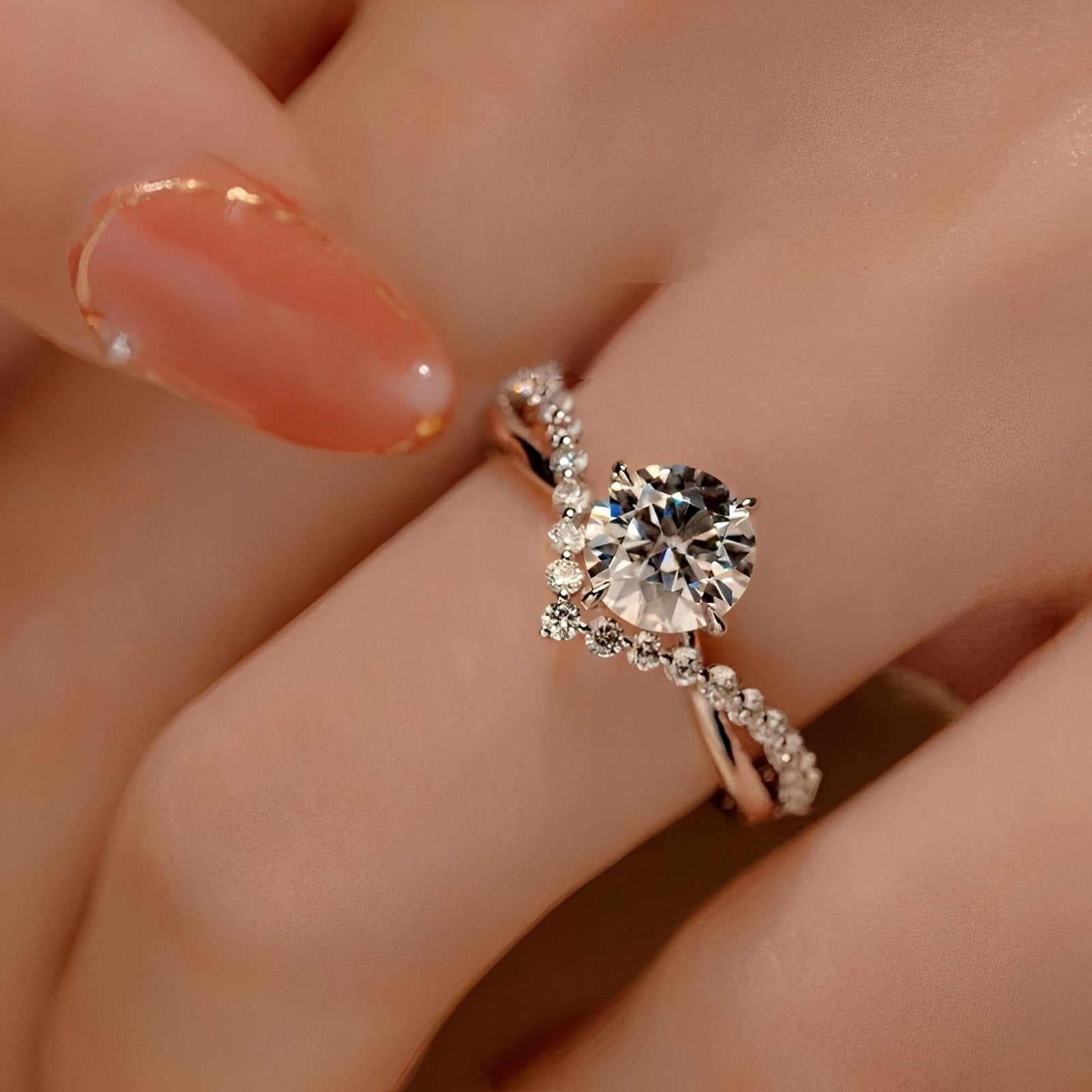 Eila – Verzaubernder Ring mit Weißem Kristall
