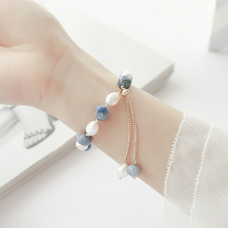 Kira – Elegantes Armband aus Perlen des Ozeans