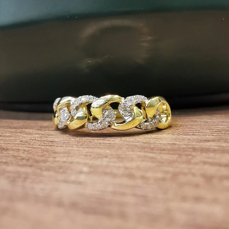 Gina – Eleganter Tangled-Ring in Gold