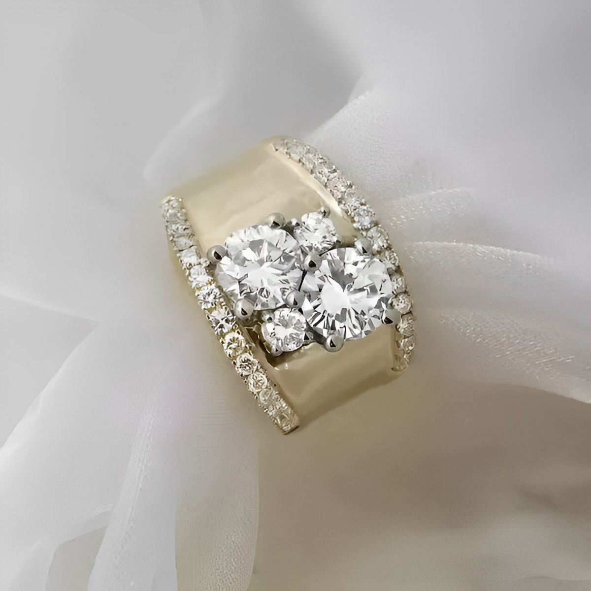 Leona – Goldener Vintage-Ring mit Heller Zirkonia