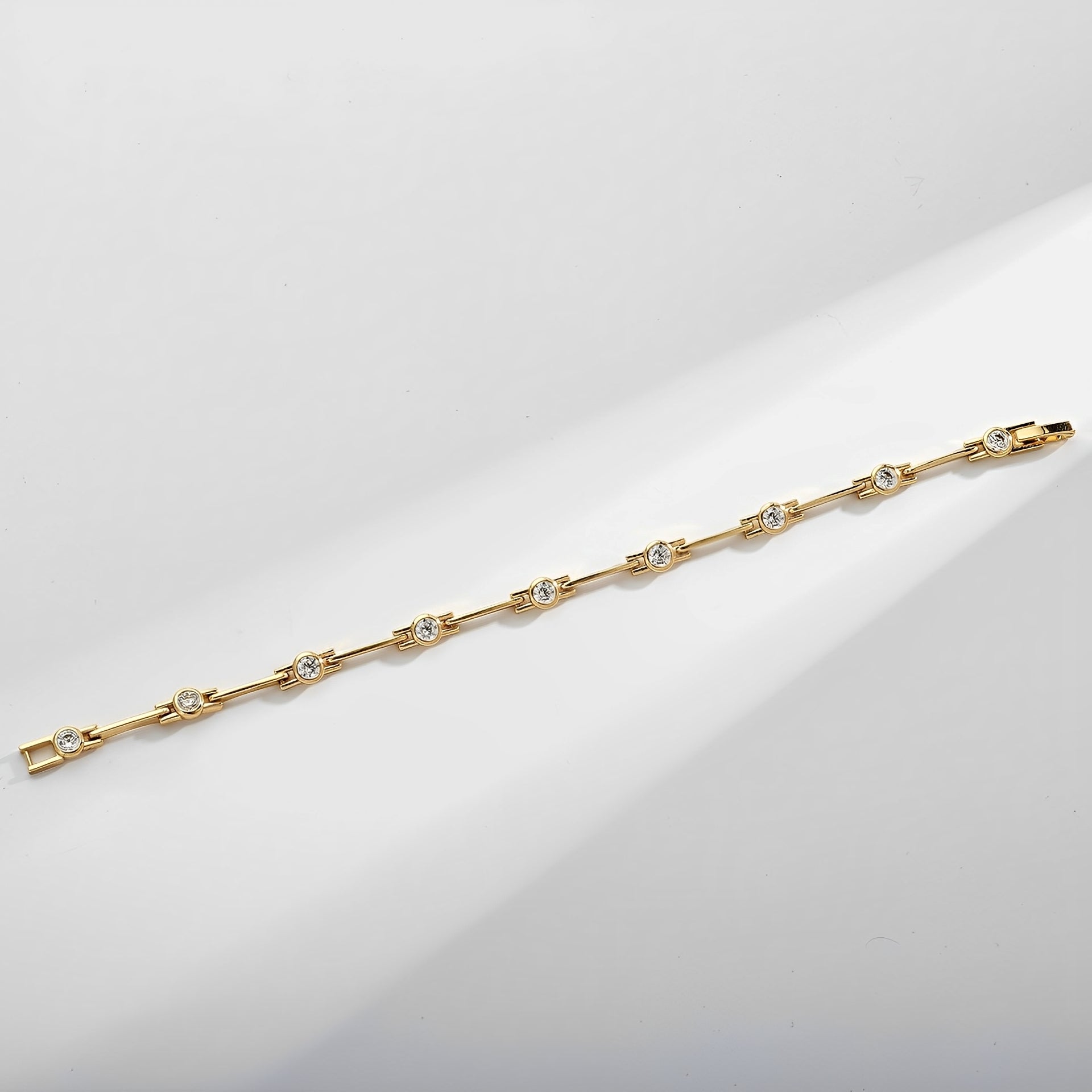 Lucía – Elegantes Goldarmband mit Zirkonia