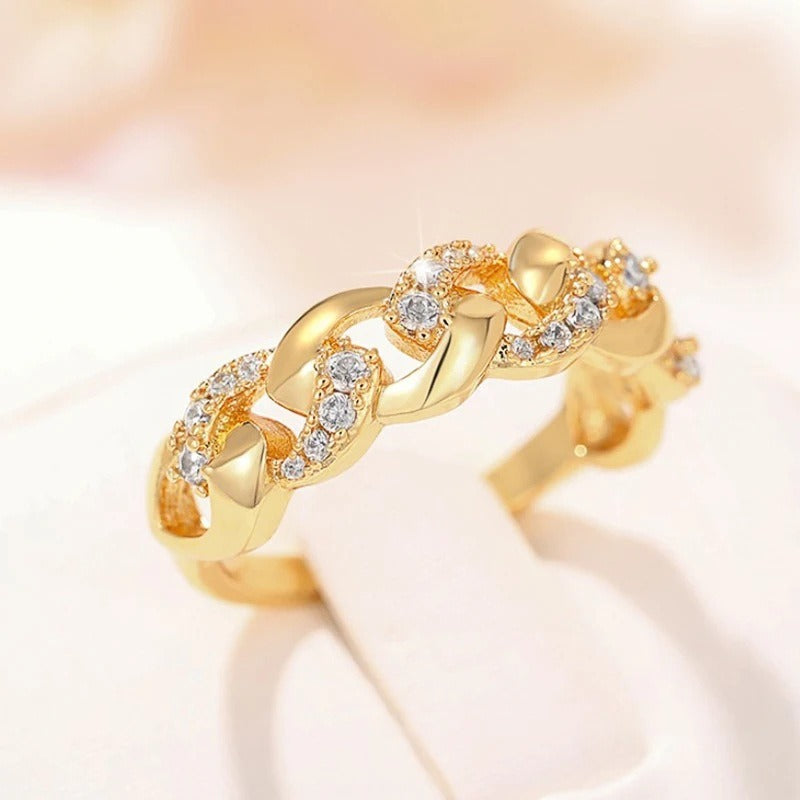 Gina – Eleganter Tangled-Ring in Gold