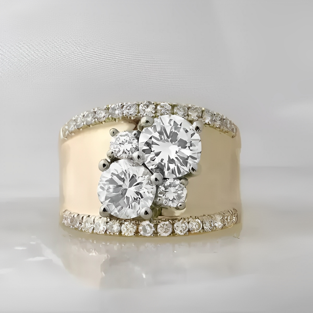 Leona – Goldener Vintage-Ring mit Heller Zirkonia