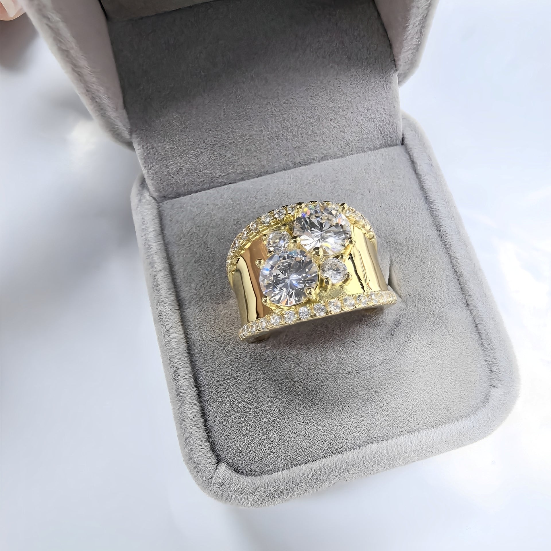 Leona – Goldener Vintage-Ring mit Heller Zirkonia