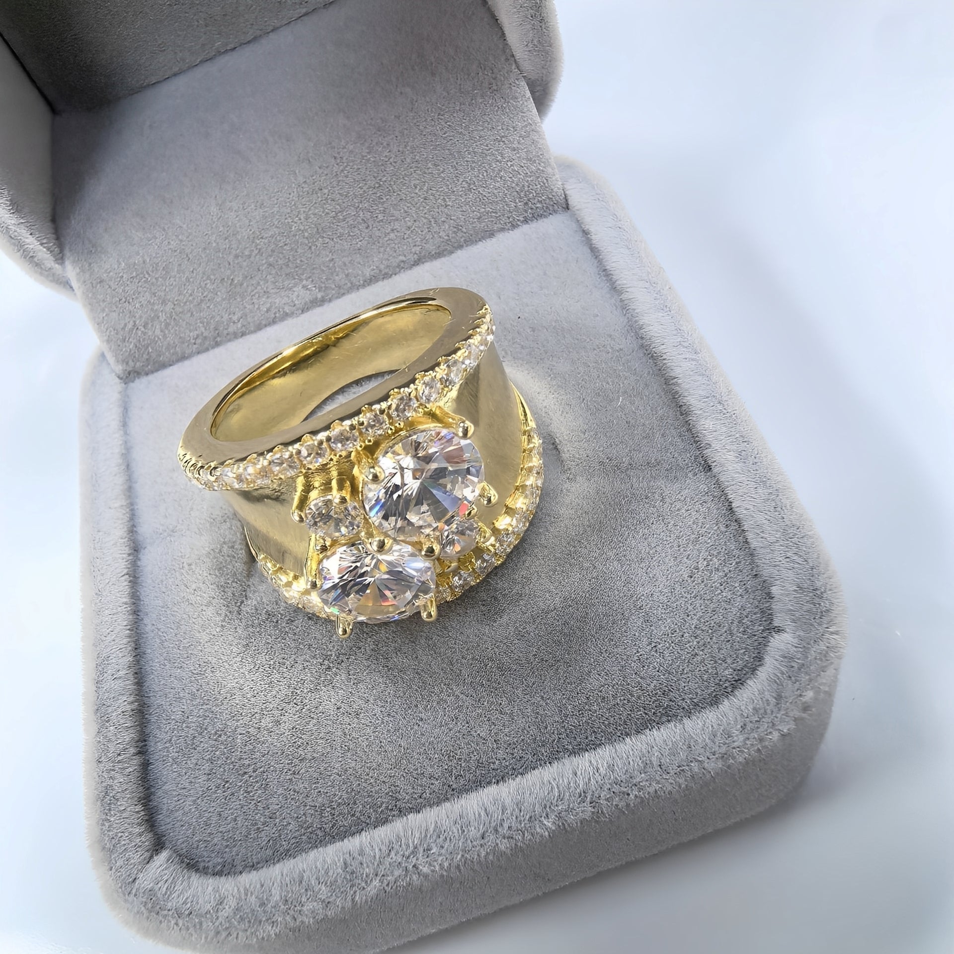 Leona – Goldener Vintage-Ring mit Heller Zirkonia