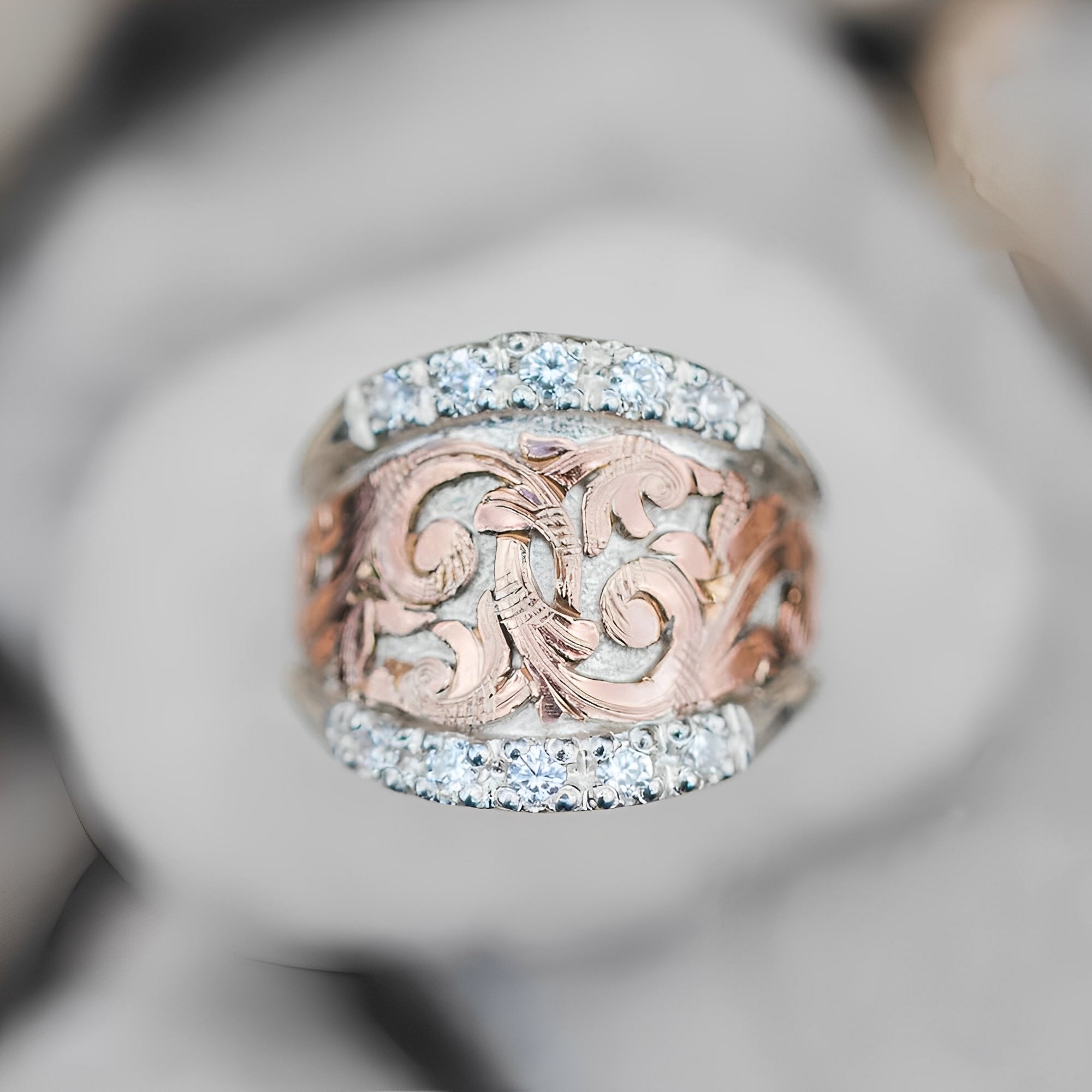 Rhea – Vintage Silberring mit Rosendetail