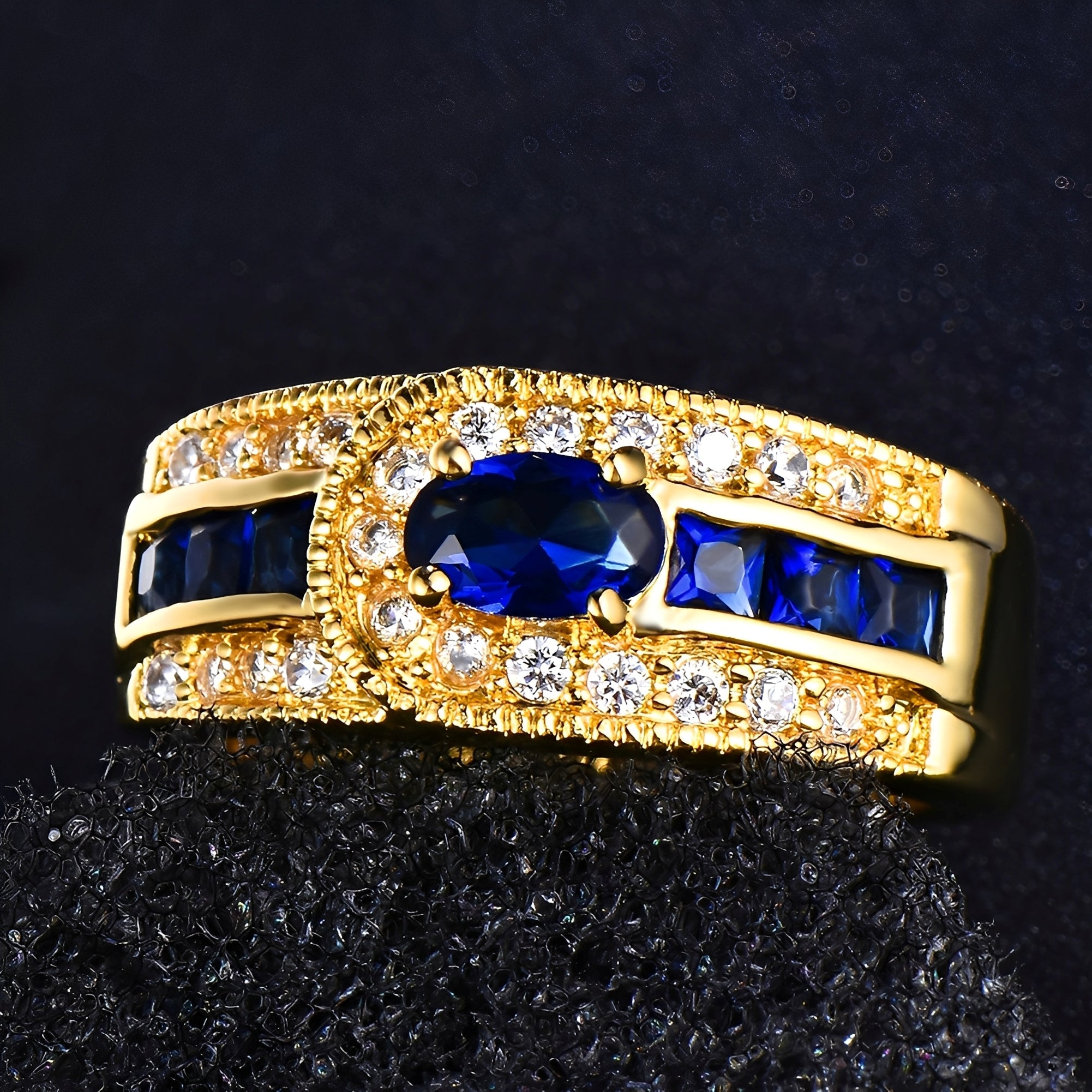 Marina – Ring Gold mit Leuchtend Blauem Stein