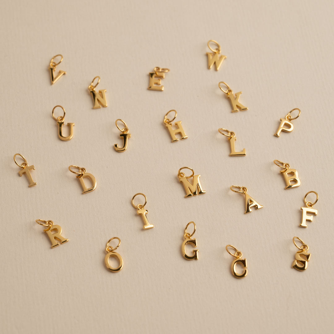 Sabrina - Buchstabe Goldanhänger