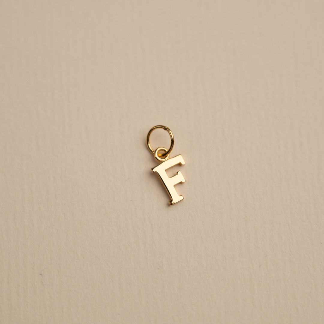 Sabrina - Buchstabe Goldanhänger
