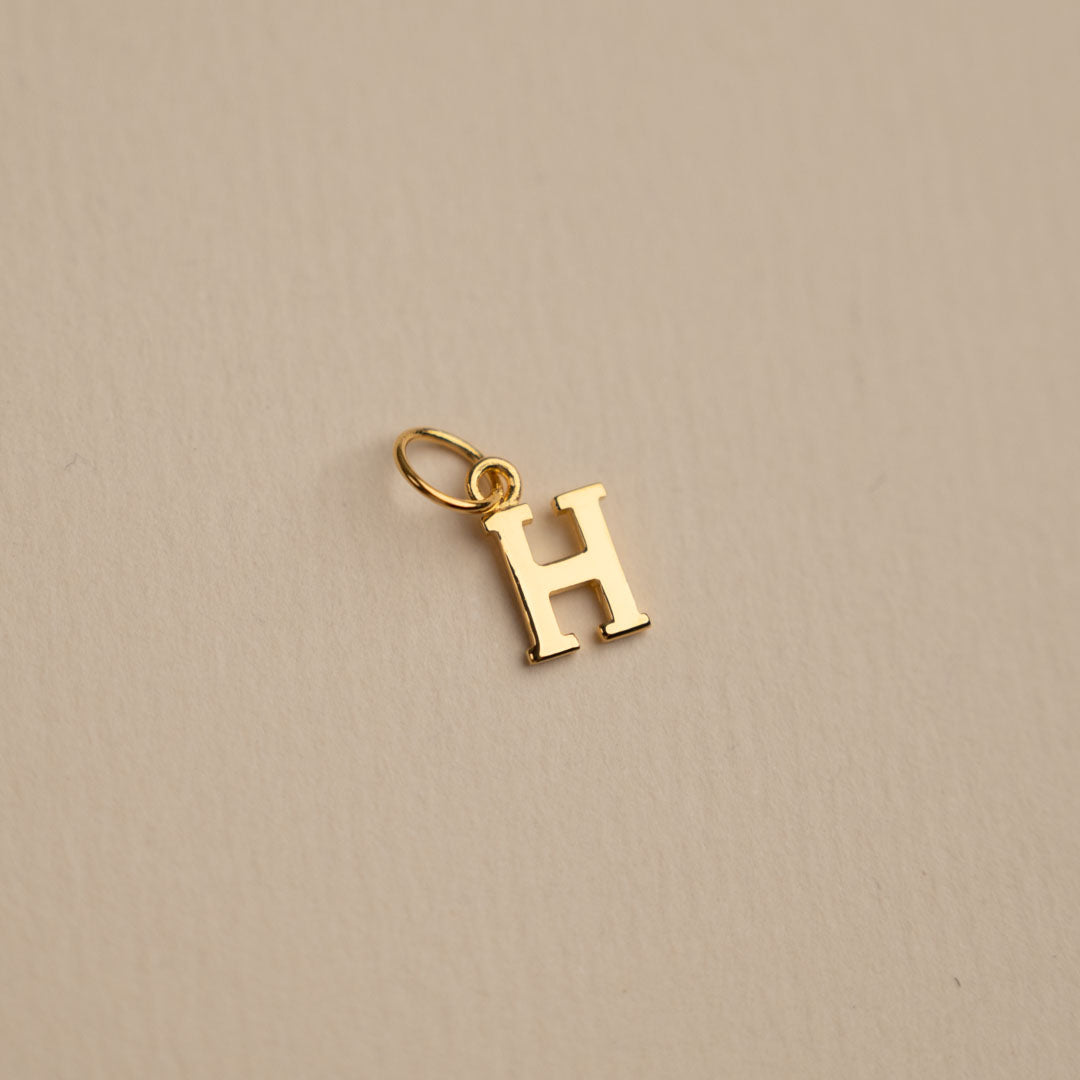 Sabrina - Buchstabe Goldanhänger