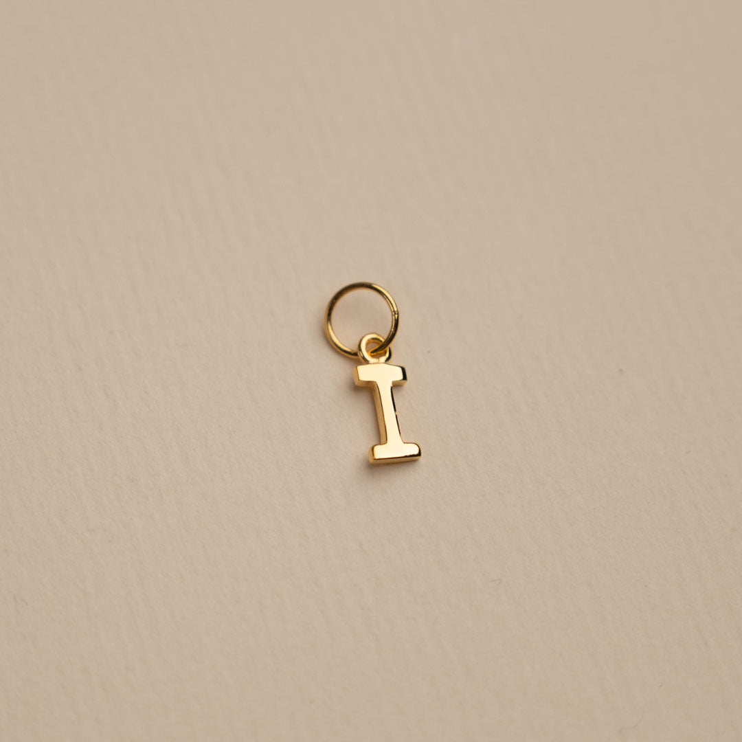 Sabrina - Buchstabe Goldanhänger