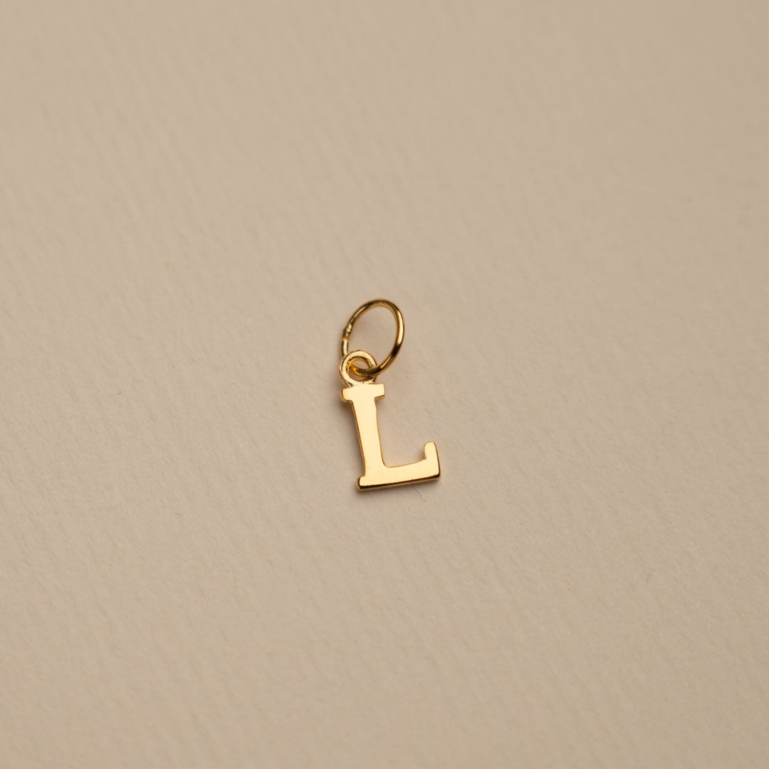 Sabrina - Buchstabe Goldanhänger