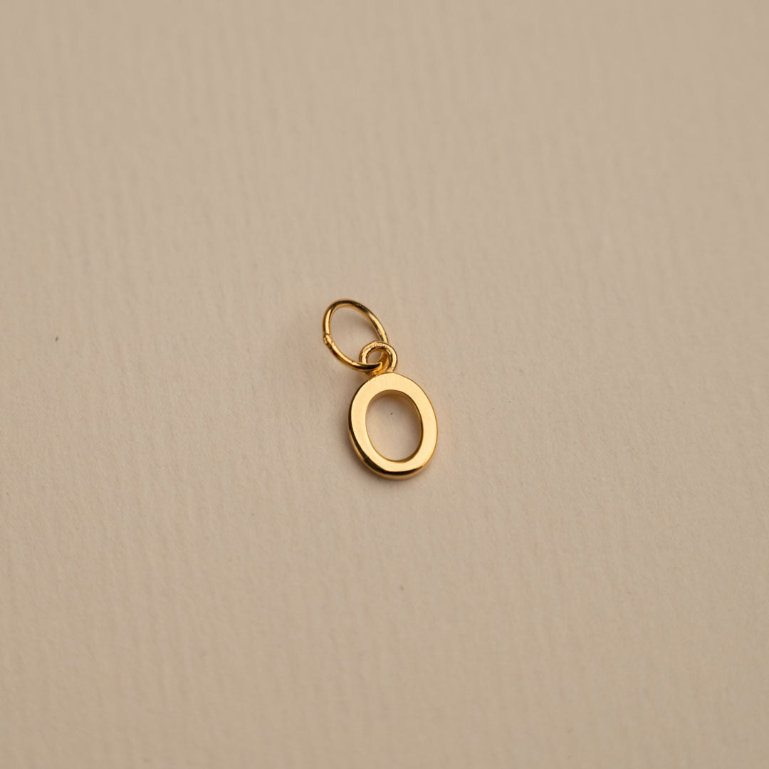 Sabrina - Buchstabe Goldanhänger