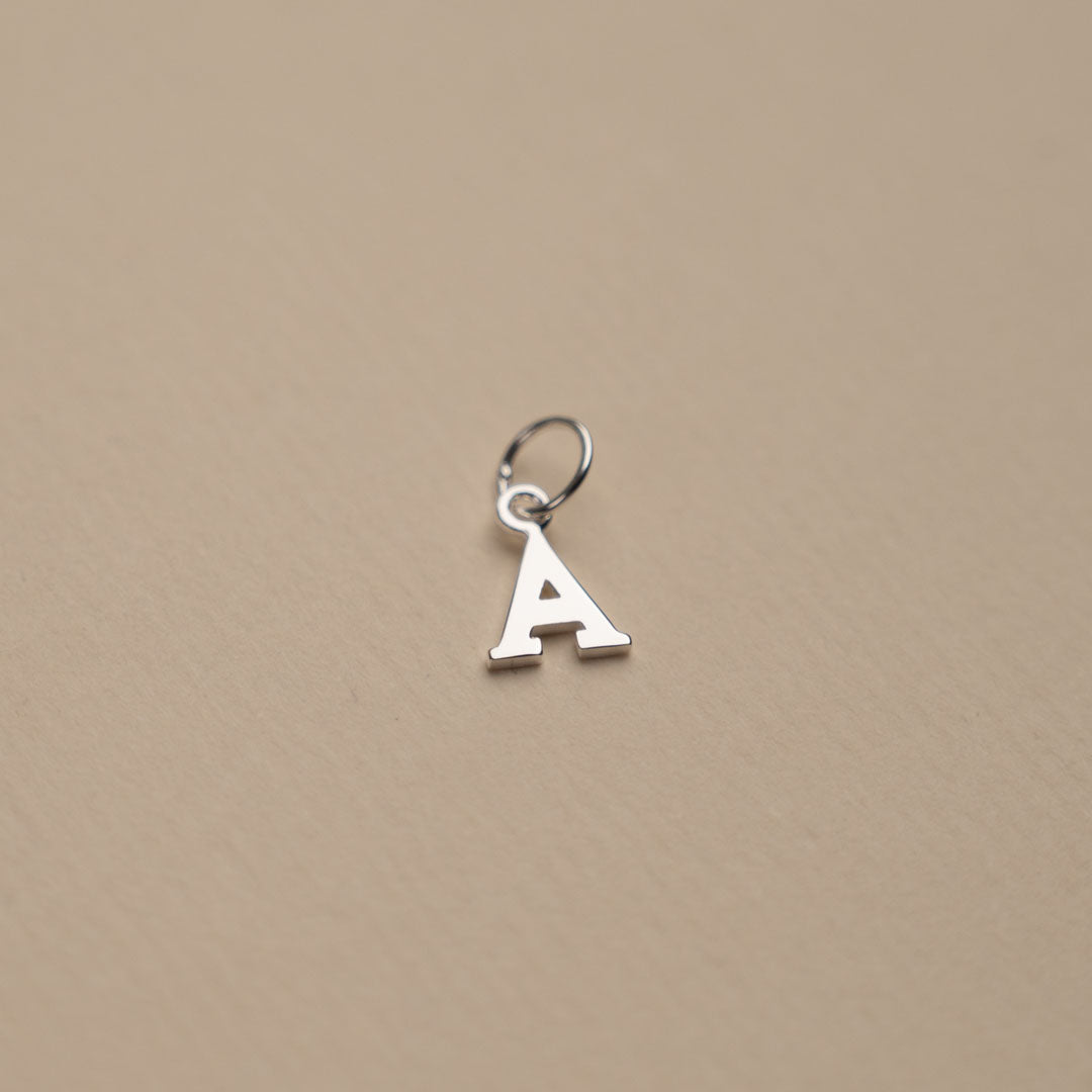 Nadia - Buchstabe Silberanhänger