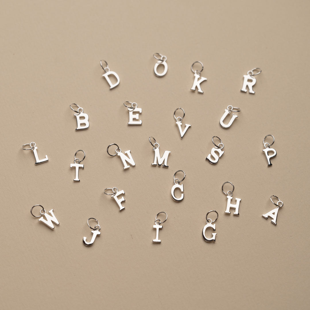 Nadia - Buchstabe Silberanhänger