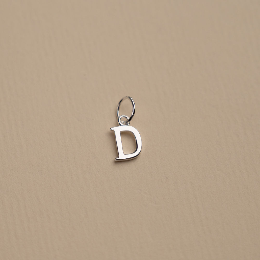 Nadia - Buchstabe Silberanhänger