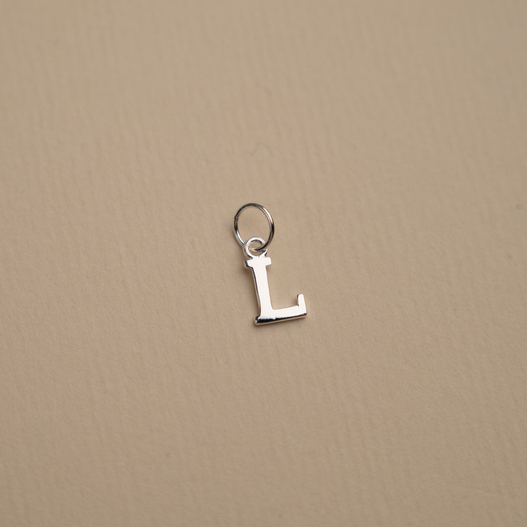 Nadia - Buchstabe Silberanhänger