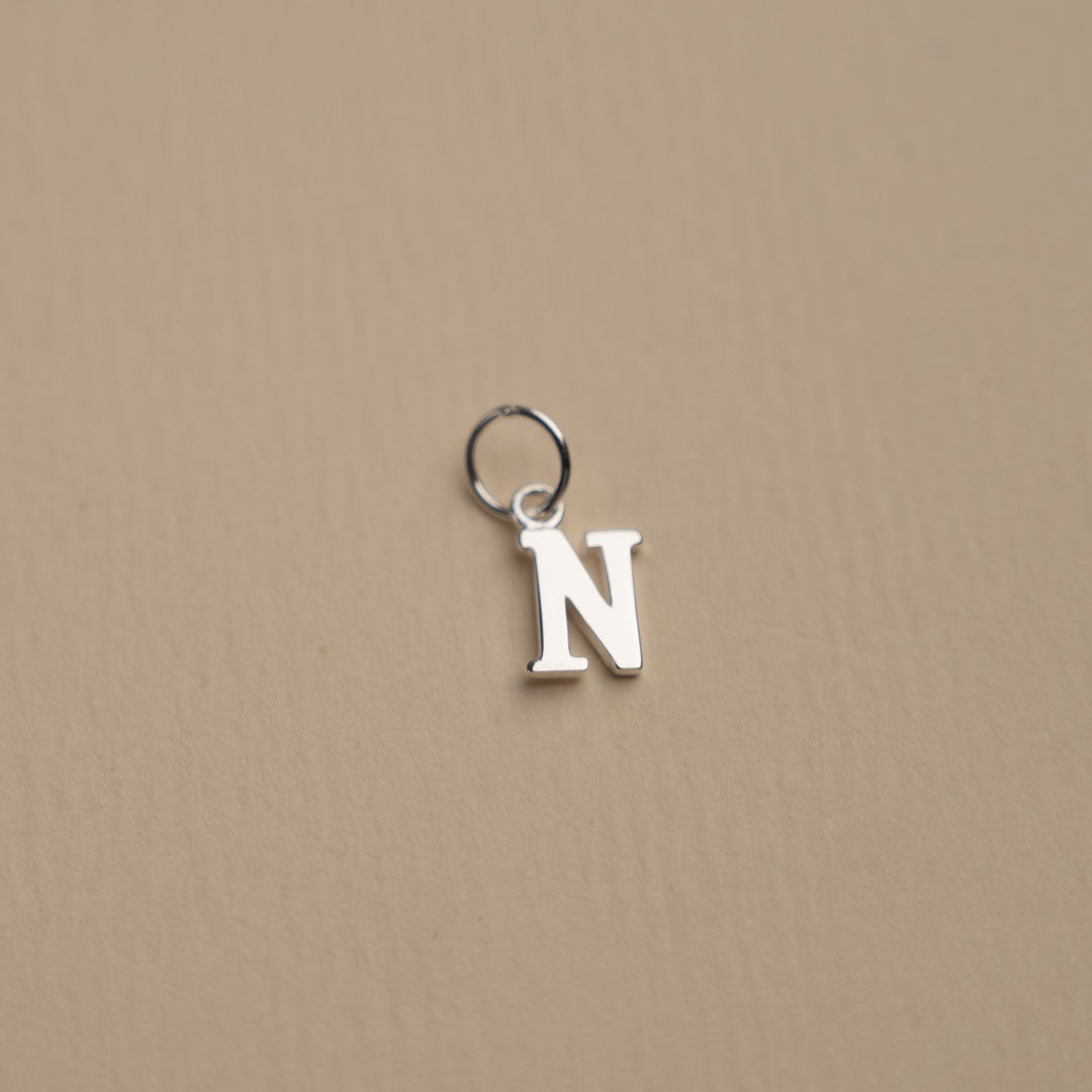 Nadia - Buchstabe Silberanhänger