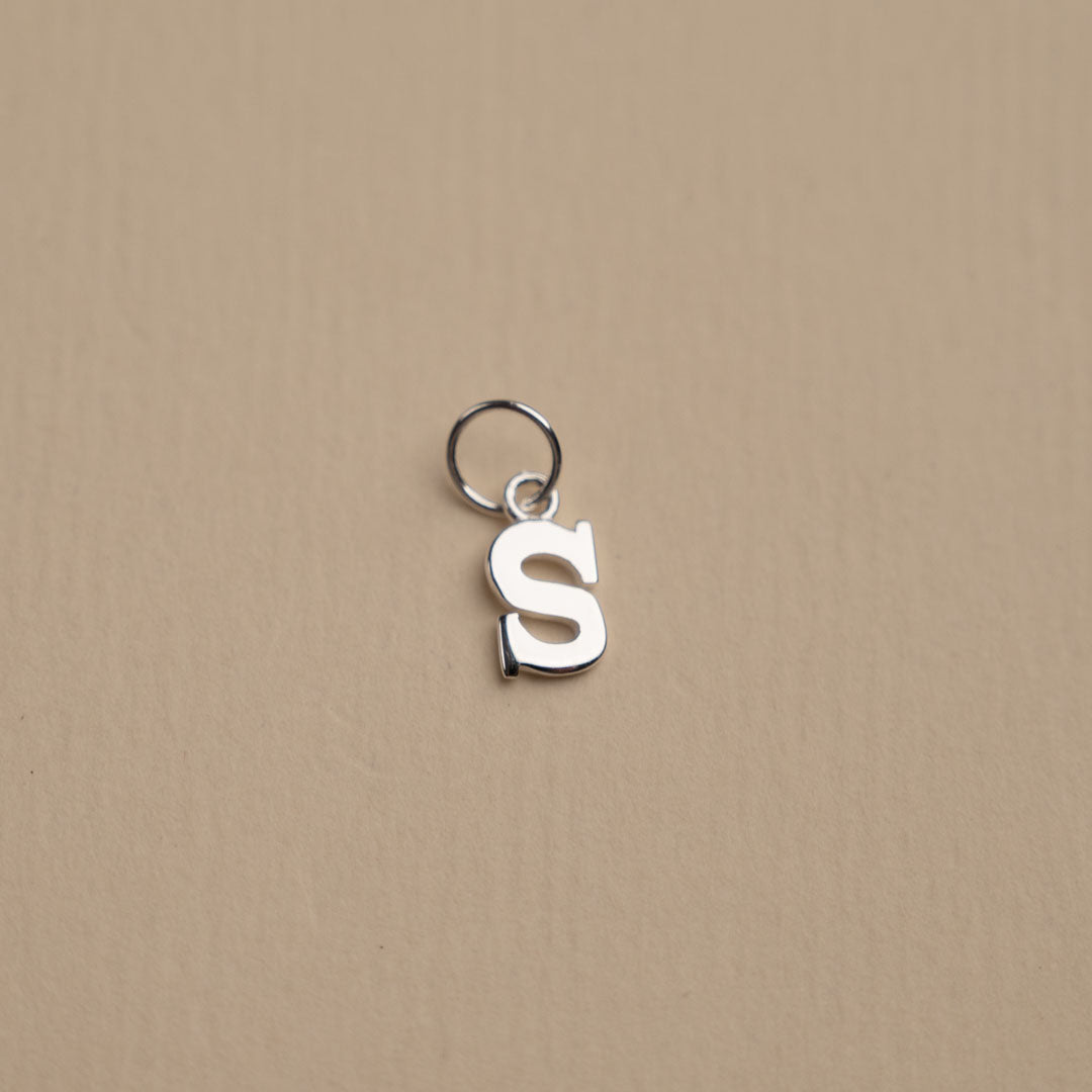 Nadia - Buchstabe Silberanhänger