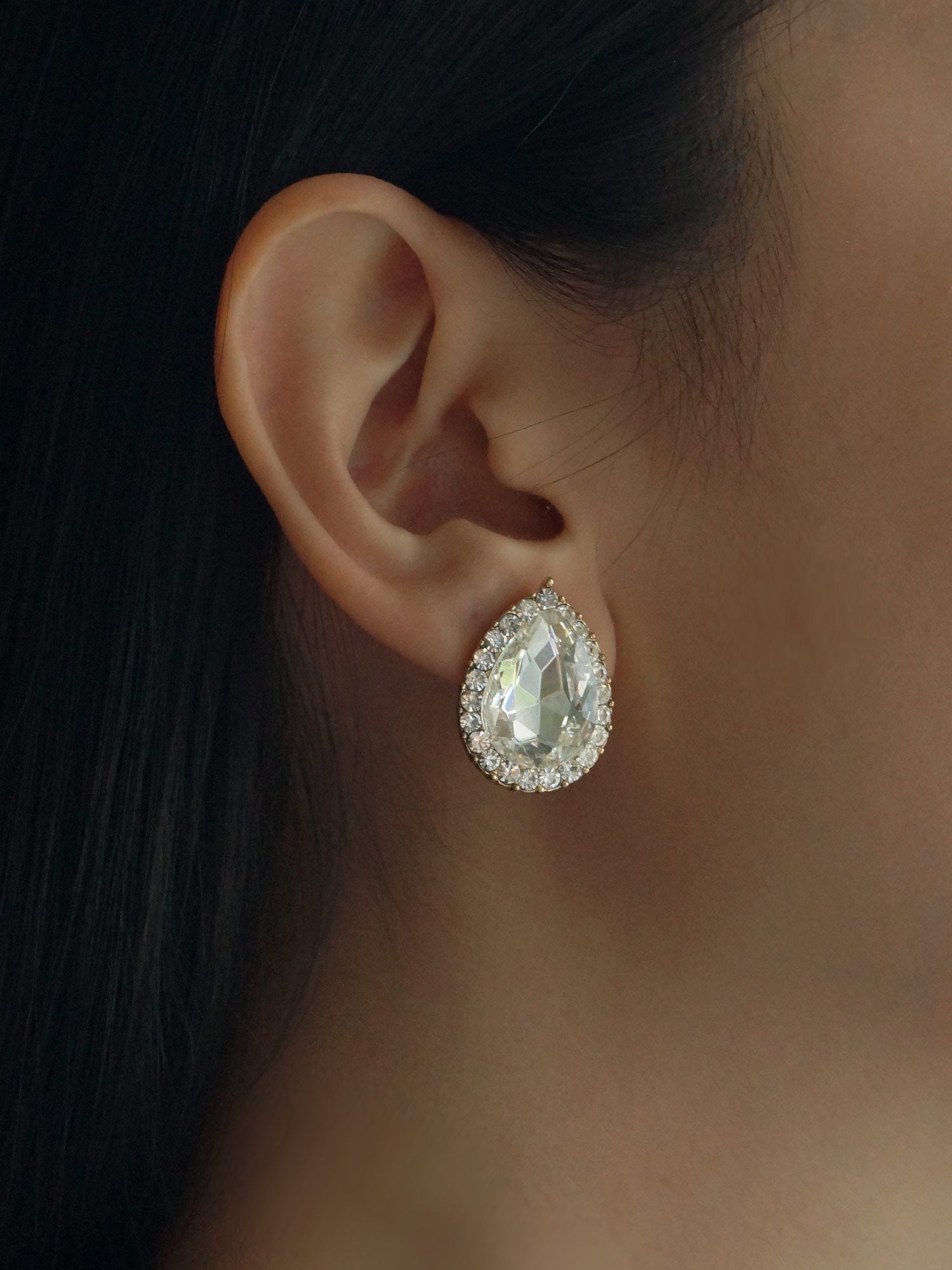 Lucy - Birnenförmige Diamant Ohrstecker