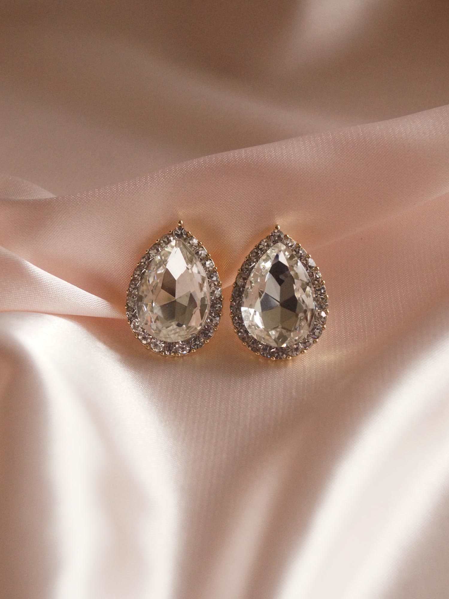 Lucy - Birnenförmige Diamant Ohrstecker