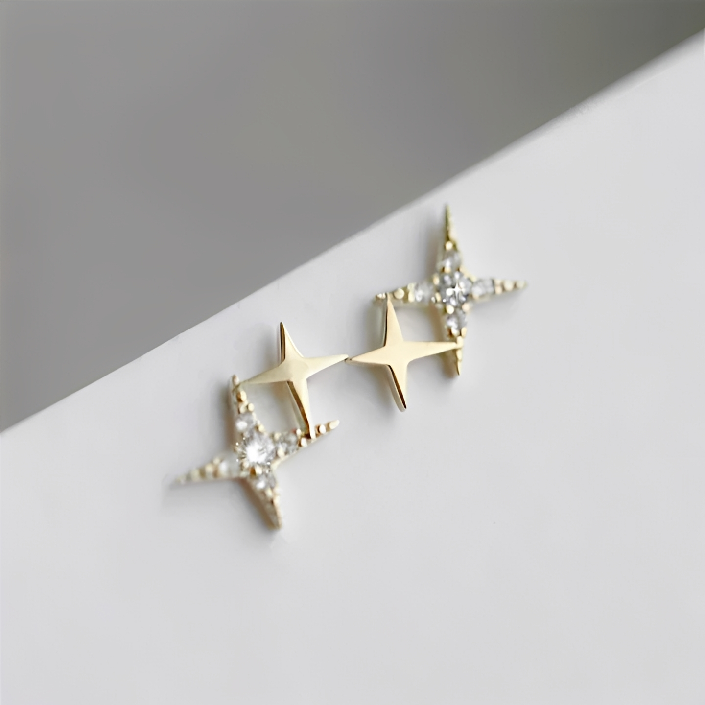 Iya – Sterne Ohrringe in Gold mit Zirkonia
