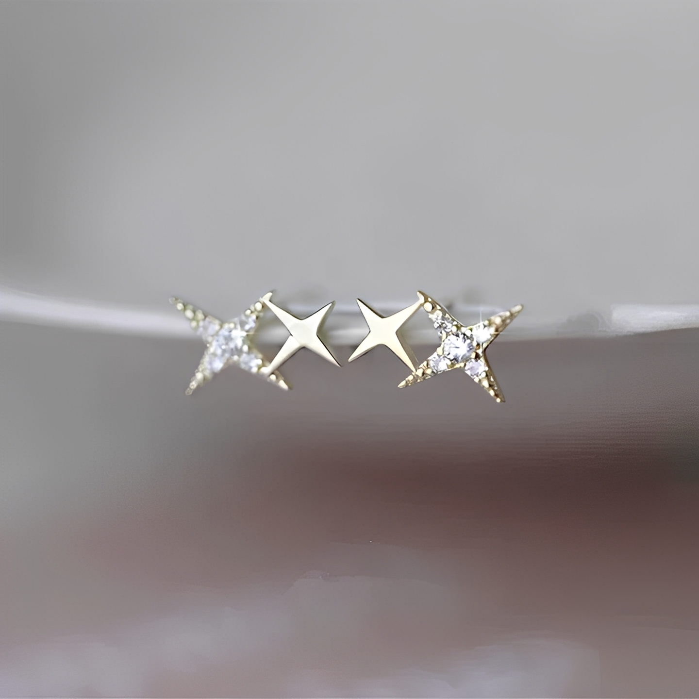 Iya – Sterne Ohrringe in Gold mit Zirkonia