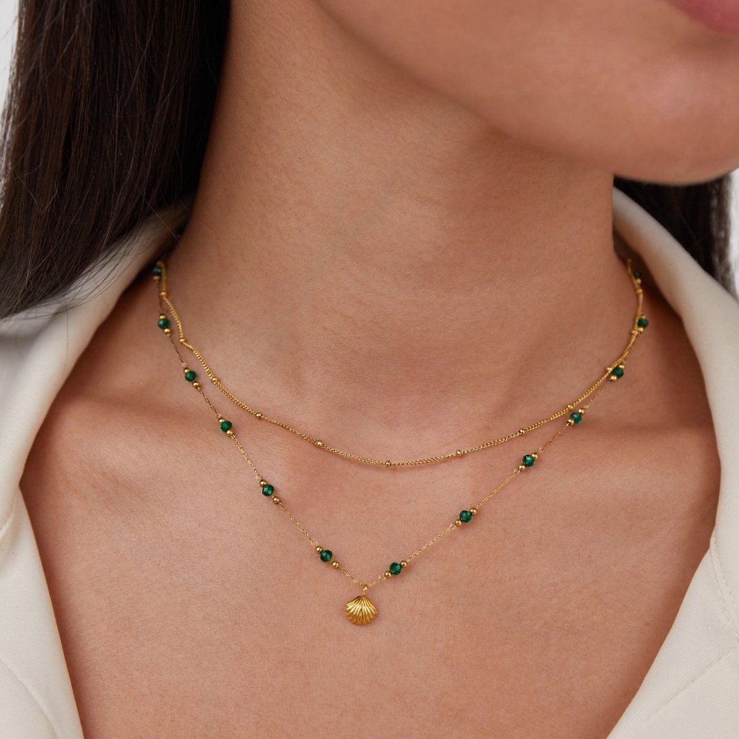 Nerissa – Goldkette Muschel und Grüne Perlen