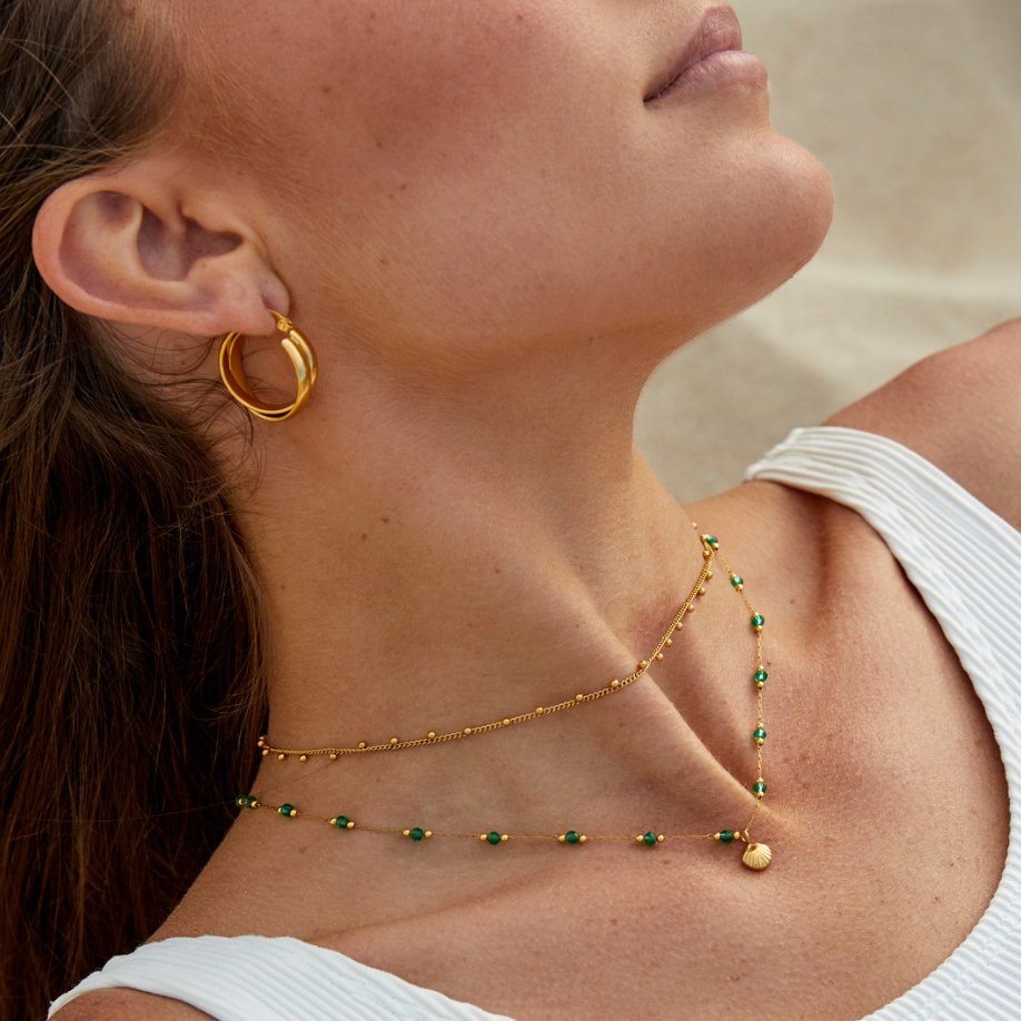 Nerissa – Goldkette Muschel und Grüne Perlen