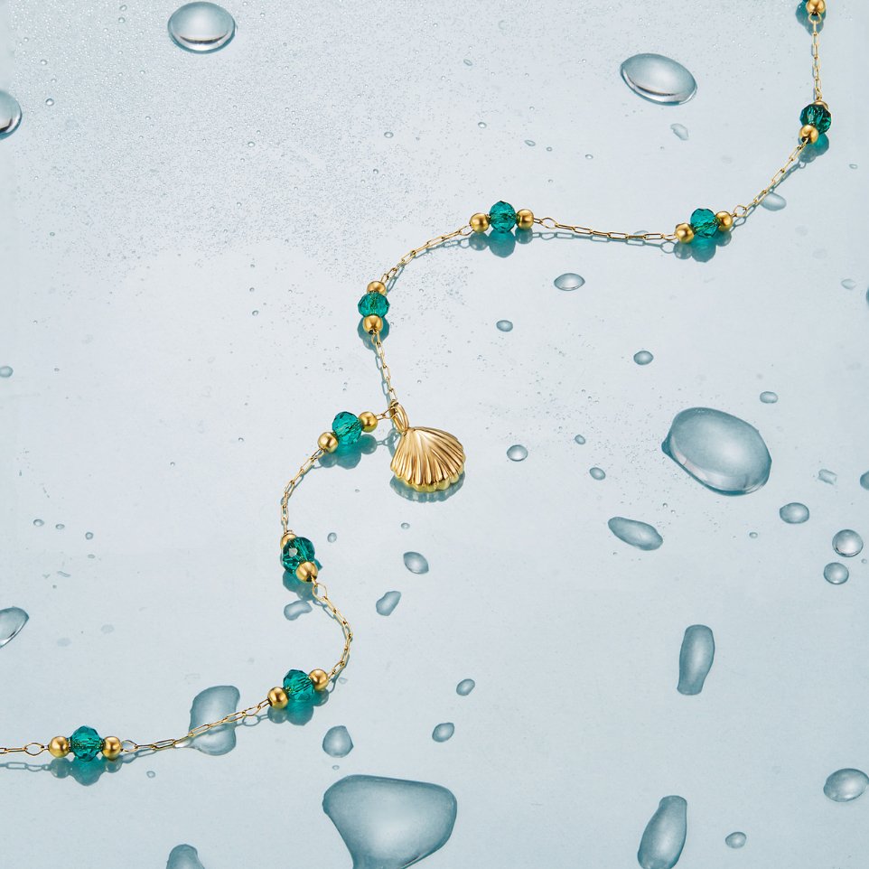 Nerissa – Goldkette Muschel und Grüne Perlen