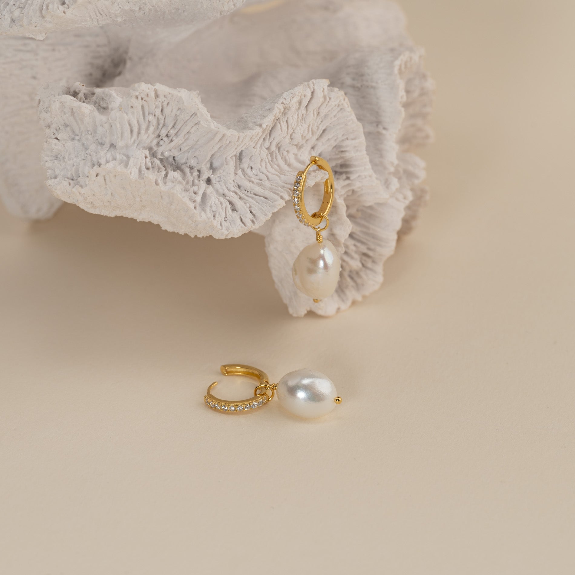 Wella - Perlen Goldene Zirkonia Creolen Ohrringe