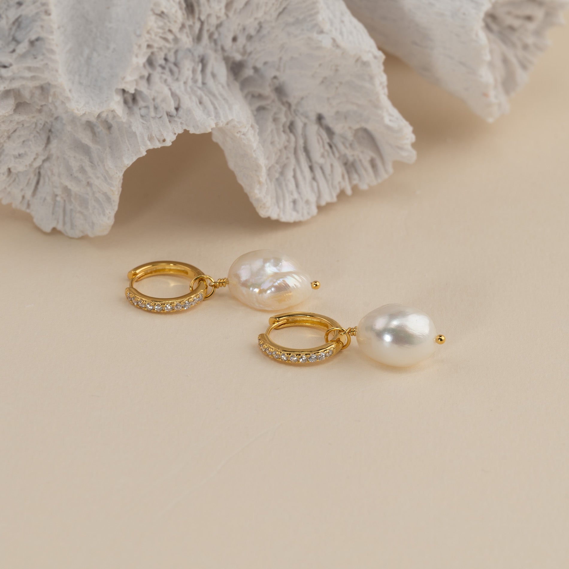 Wella - Perlen Goldene Zirkonia Creolen Ohrringe