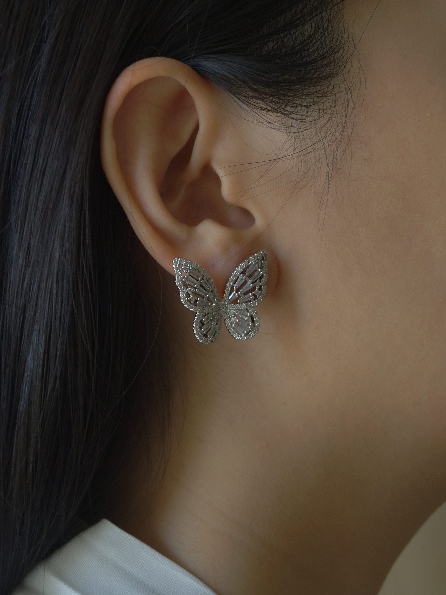 Deirdre - Silberne Schmetterlings-Ohrringe