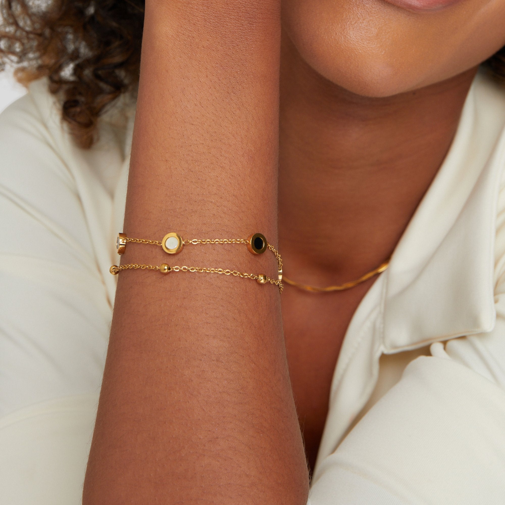 Nyra – Armband Onyx und Weißer Stein