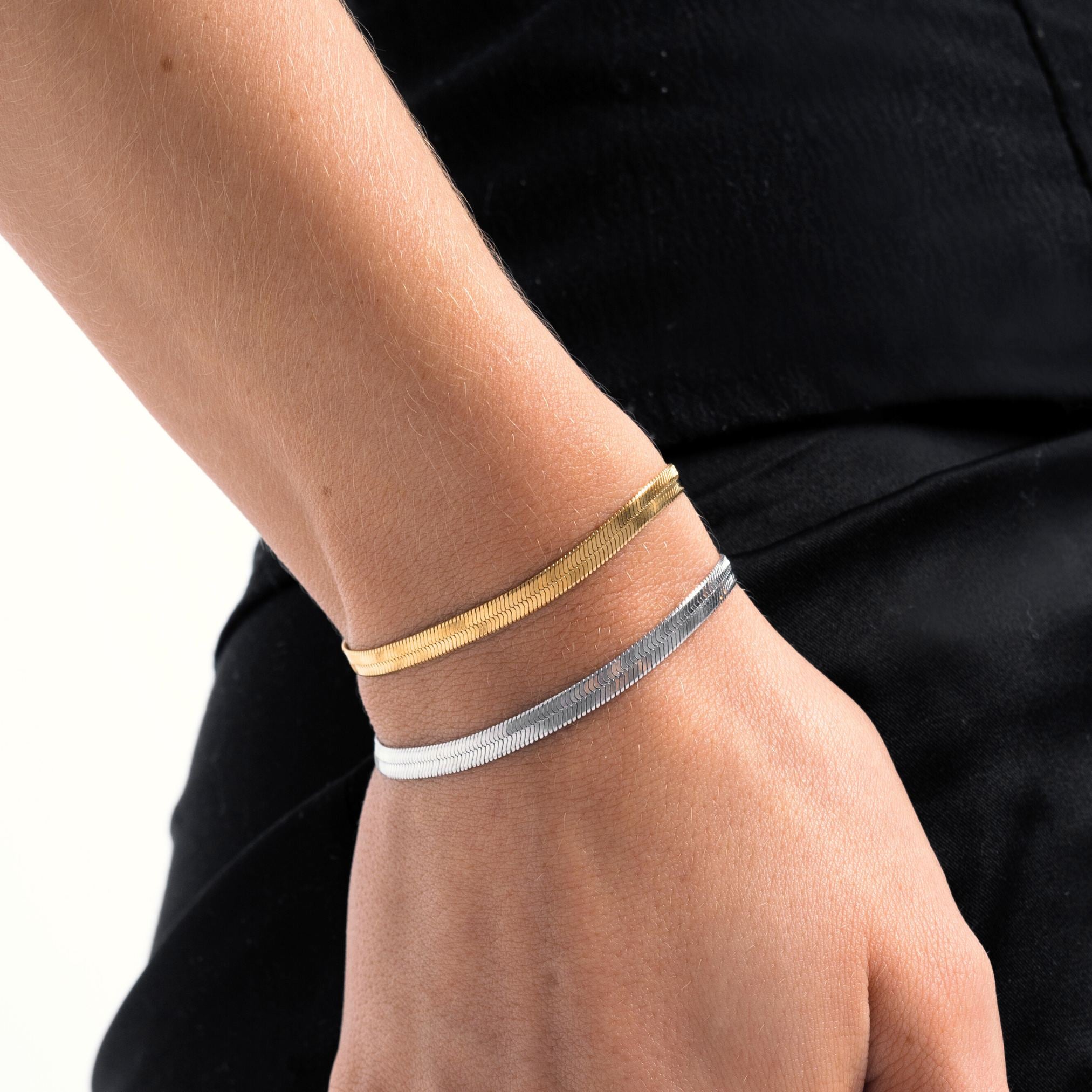 Kauai – Herringbone Goldenes Wasserfestes Armband