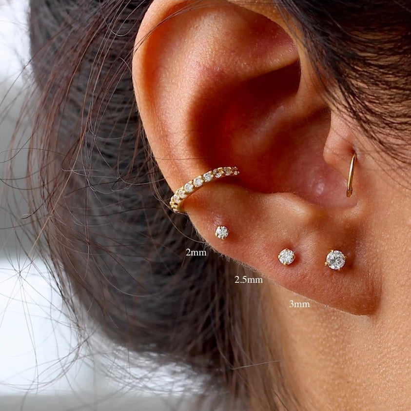 Sloane - Glitzernde Mini Ohrstecker 2mm