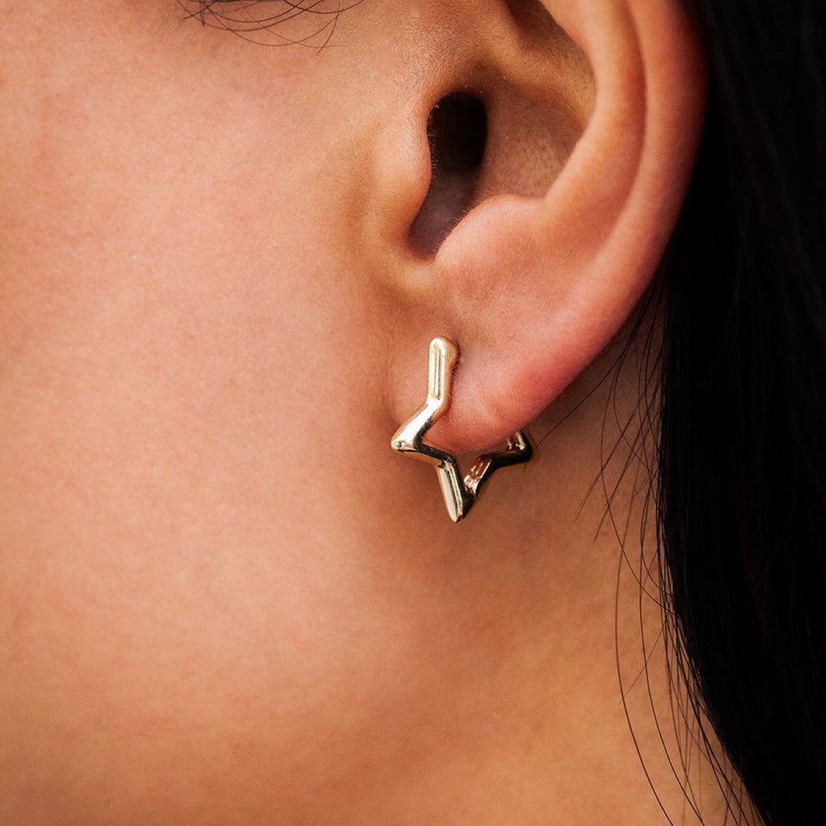 Star Huggie-Ohrringe - Stern-Reifen