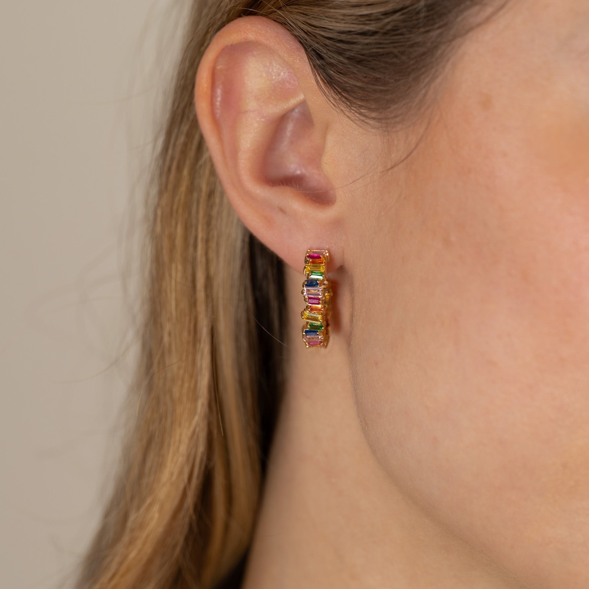 Veronica - Regenbogen Goldene Creolen Ohrringe"