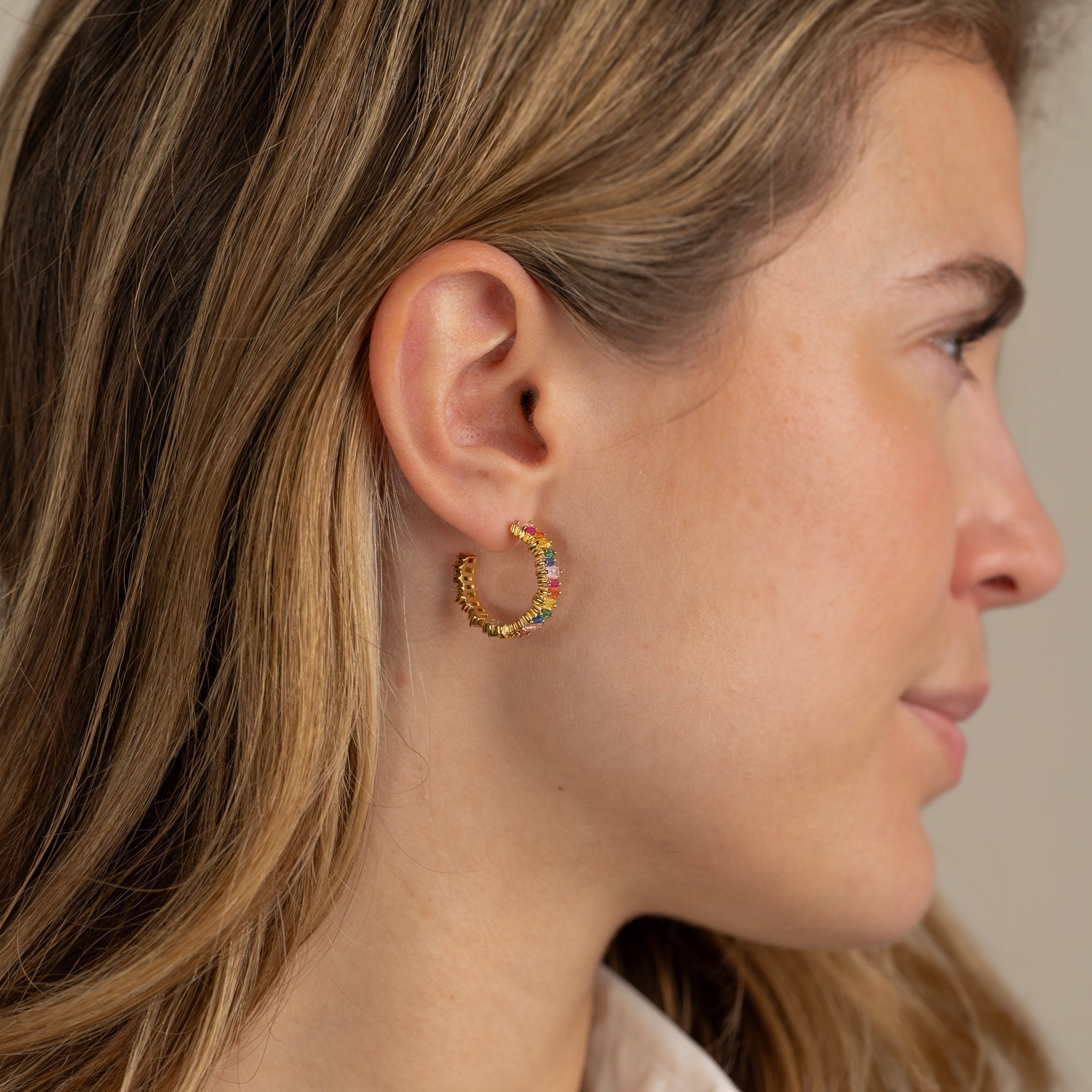 Veronica - Regenbogen Goldene Creolen Ohrringe"