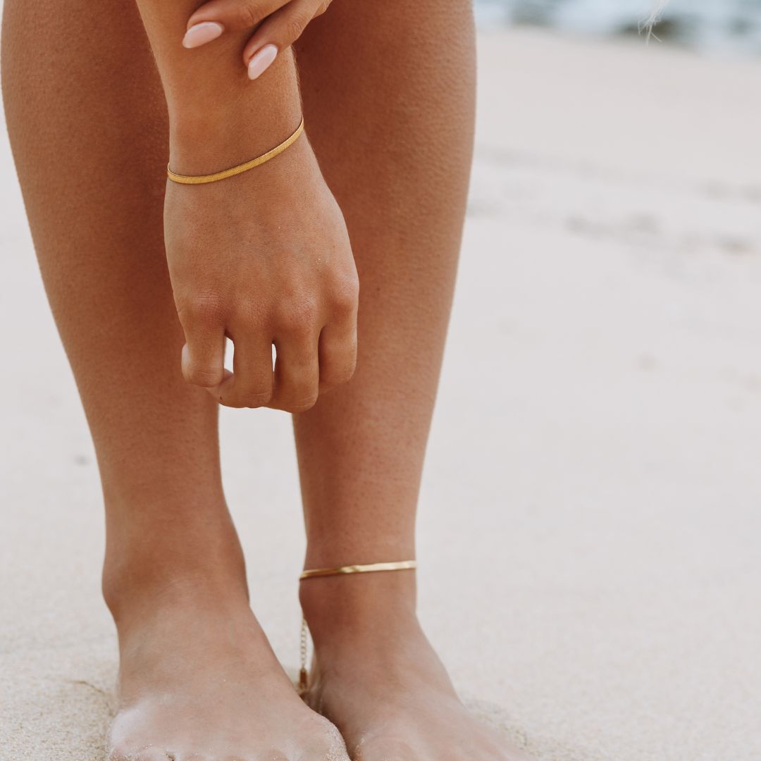 Kauai – Herringbone Goldenes Wasserfestes Armband