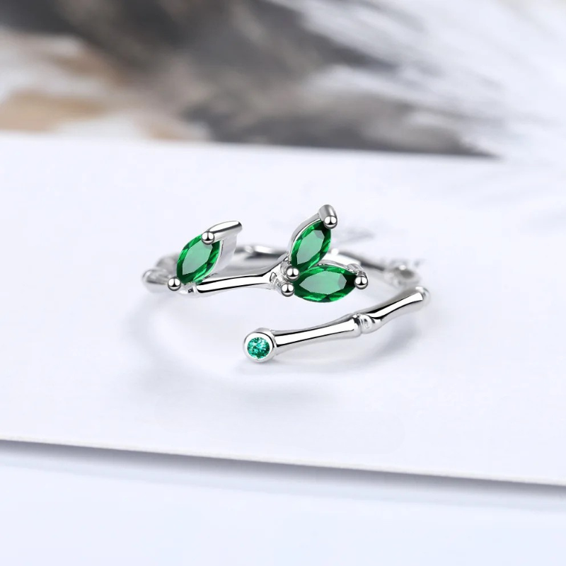 Ivyra – Ring Wappen des Efeus