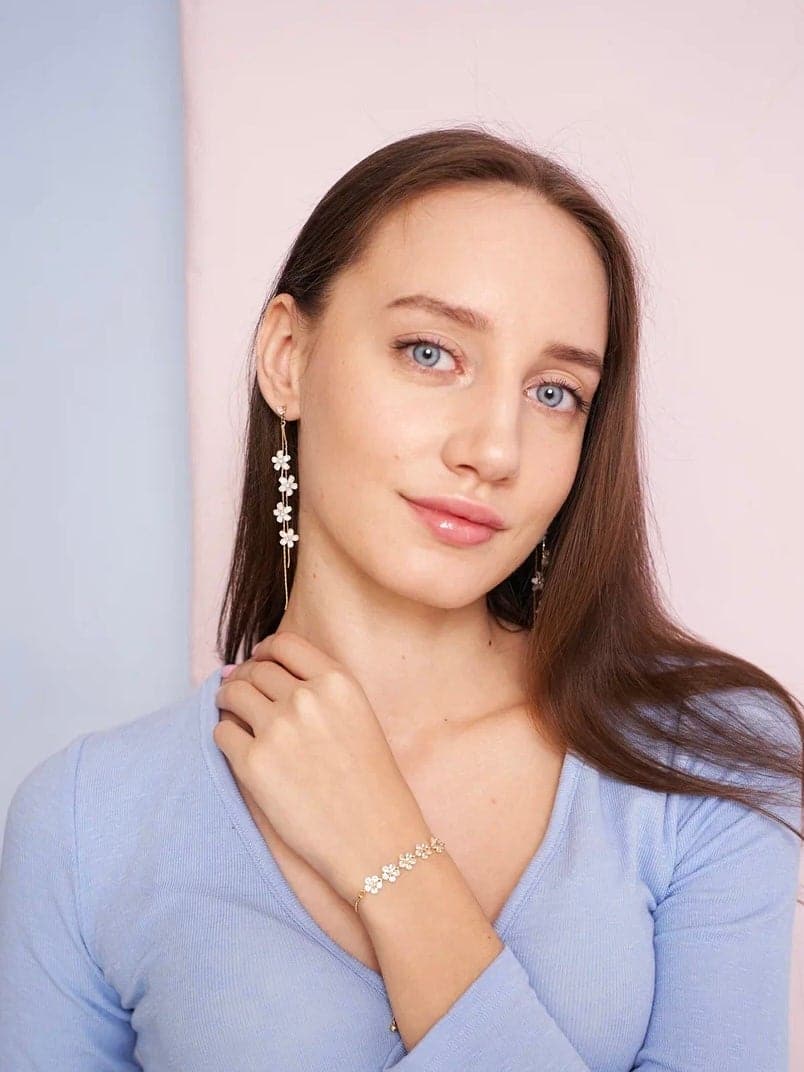 Weiße Blumen Goldene Fäden Ohrringe