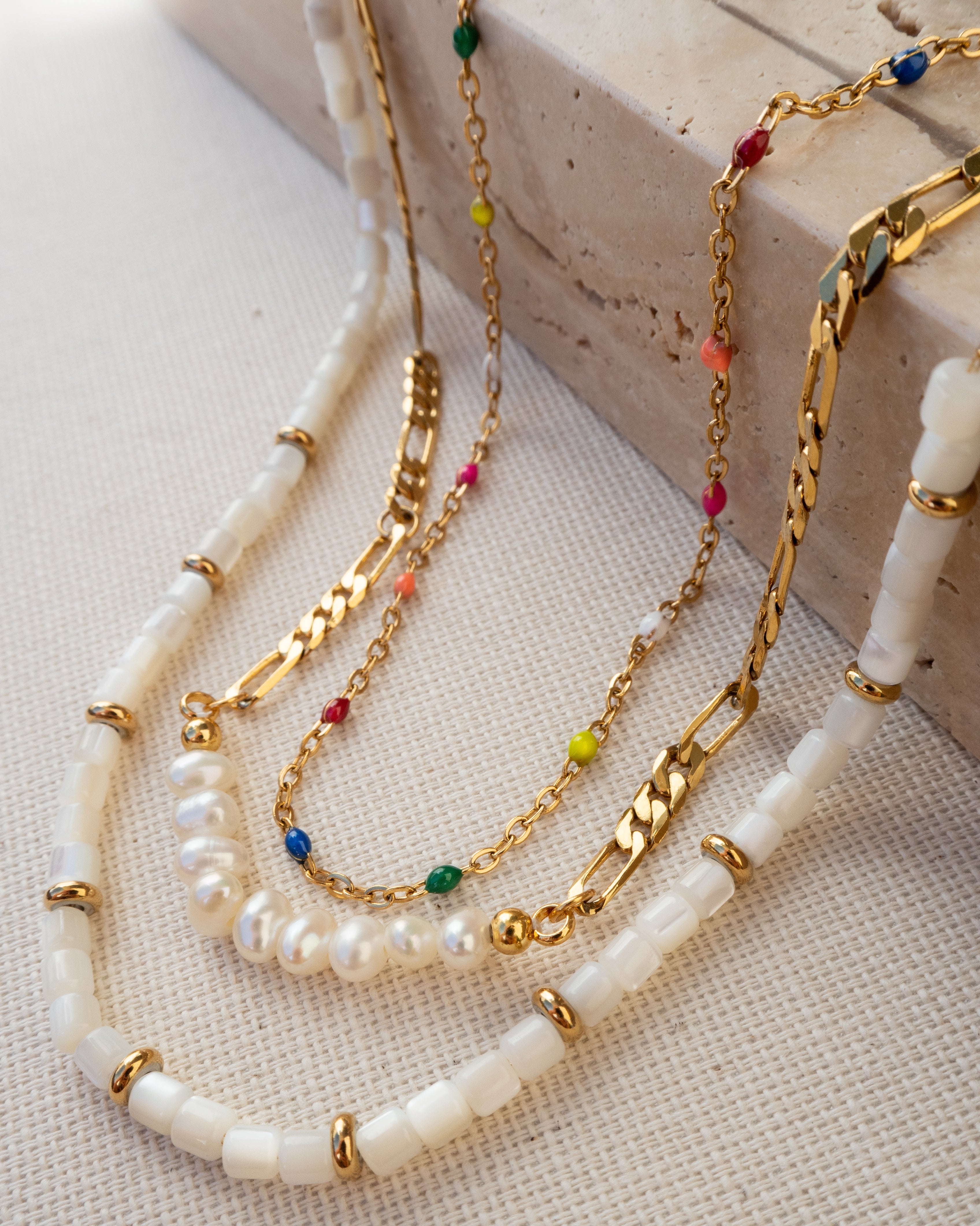 Alba - Regenbogen und Gold Halsband