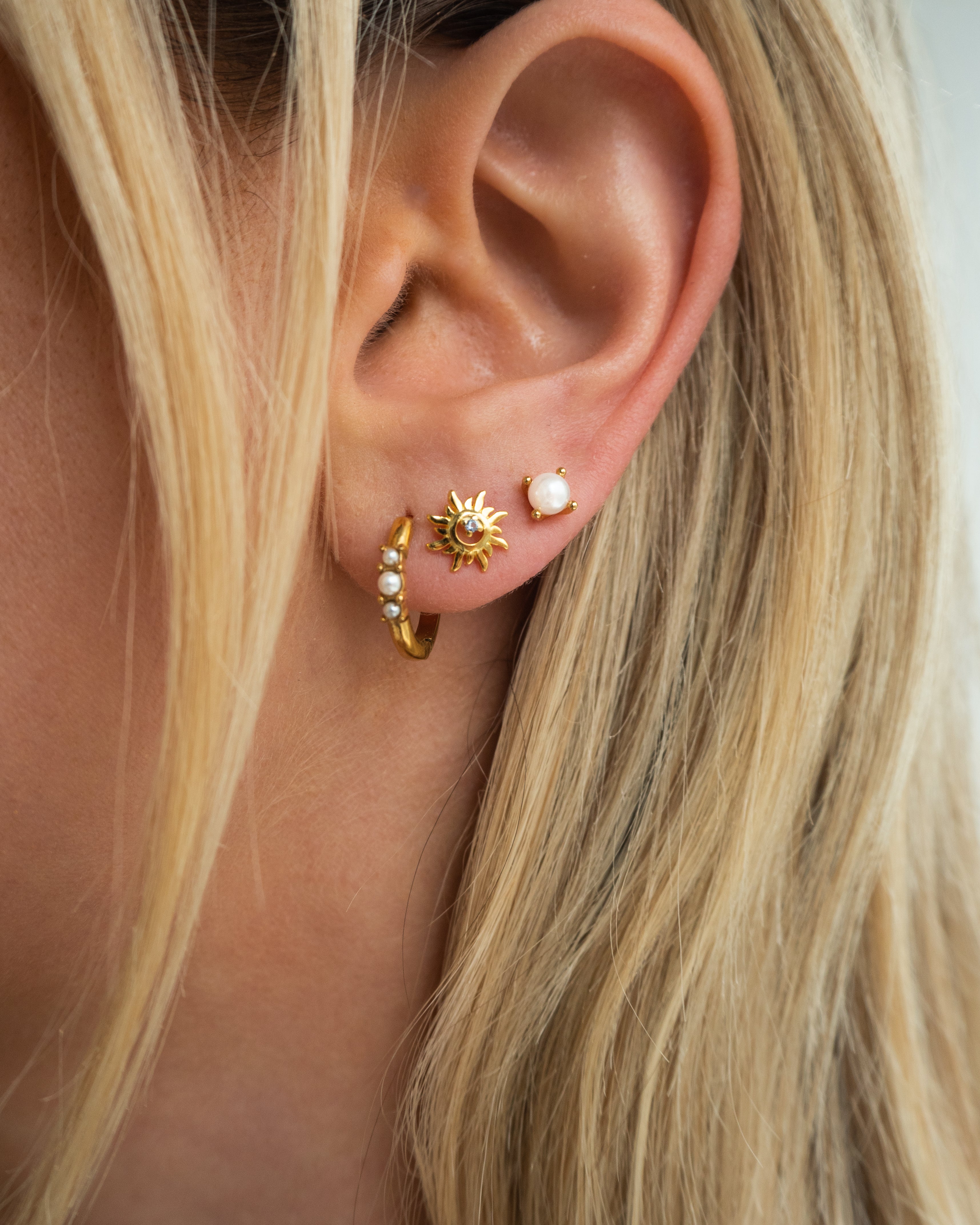 Jessi - Goldene Perlenohrstecker