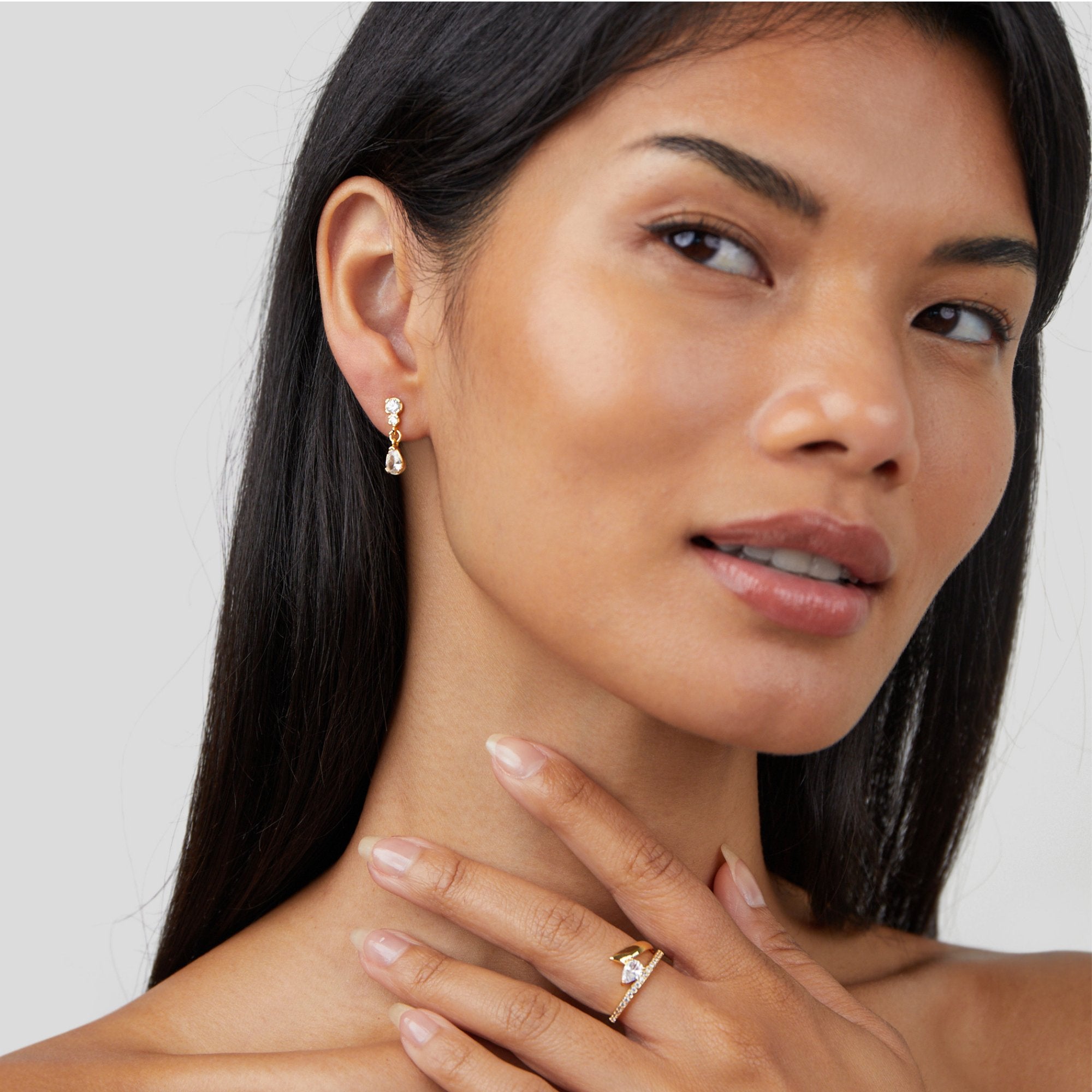 Yarina - Tropfenförmige Kristallohrringe