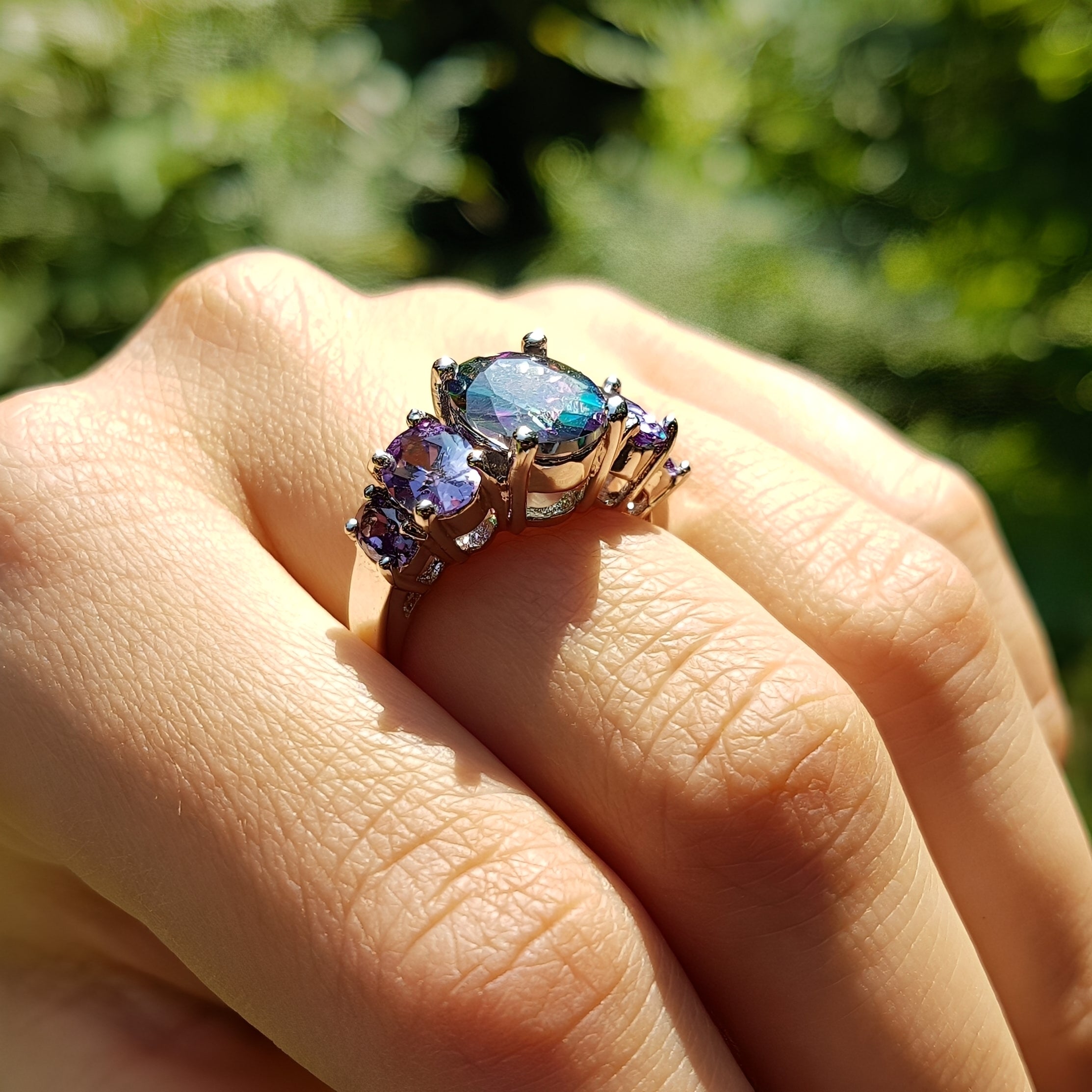 Kira – Funkelnder Ring 5 Mystische Edelsteine