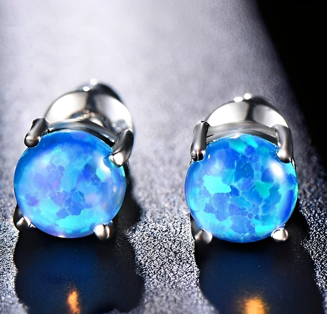 Camille – Elegante Stud-Ohrringe in Opal
