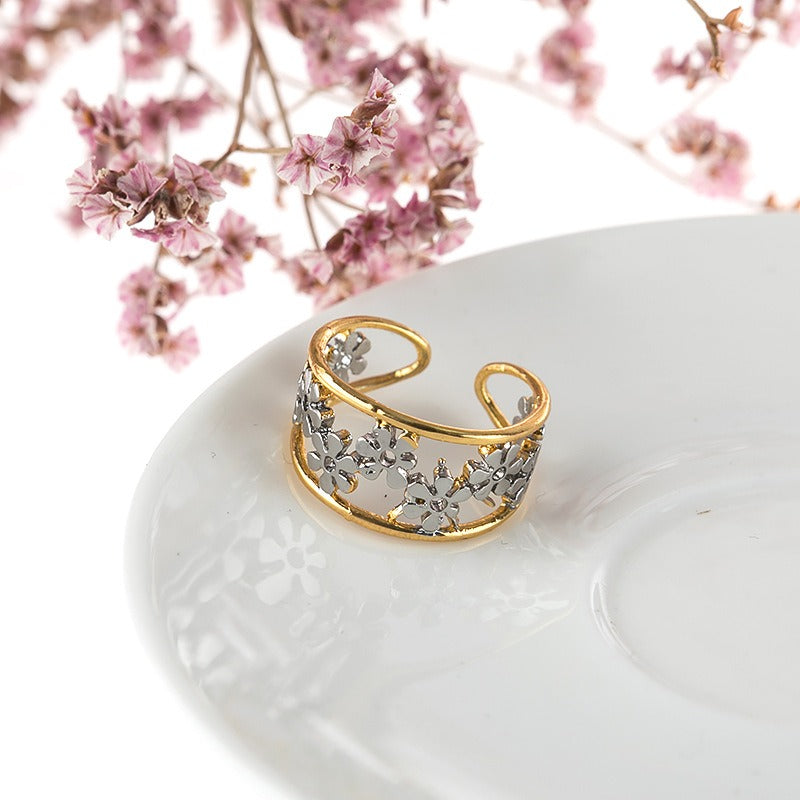 Merina – Asymmetrischer Gänseblümchen-Ring