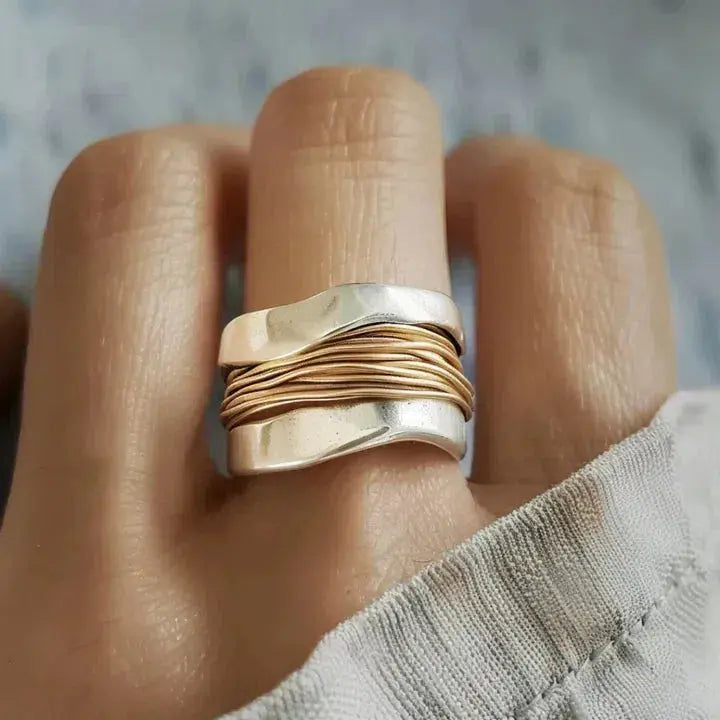 Maya – Feiner Ring Silber & Gold Verschlungen